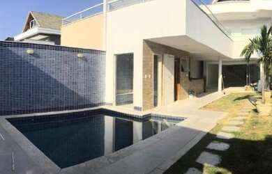 Imagem: A casa em condomínio possui 4 Dormitórios, 5 Banheiros, 3