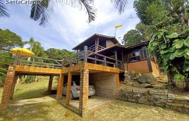 Imagem: A casa possui 2 Dormitórios, 2 Banheiros, 4 Vagas na garagem