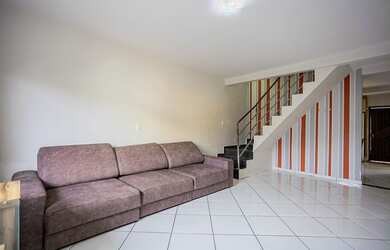 Imagem 4: Sobrado para venda tem 270 metros quadrados com 4 quartos em Sítio Cercado...