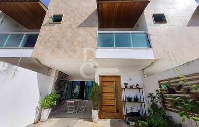 Imagem: A casa possui 3 Dormitórios, 2 Banheiros, 2 Vagas na garagem