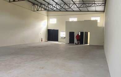 Imagem 3: Galpão/Depósito/Armazém para aluguel e venda com 250 metros quadrados