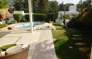 Imagem: A casa possui 3 Dormitórios, 3 Banheiros, 600m² de Área e