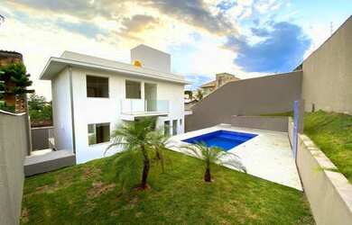 Imagem: O apartamento possui 5 Dormitórios, 4 Banheiros, 4 Vagas na