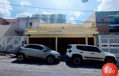 Imagem: O depósito possui 4 Vagas na garagem e 228m² de Área e está
