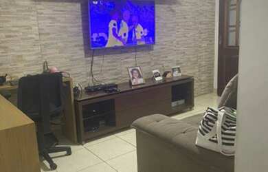 Imagem: A casa possui 2 Dormitórios, 1 Banheiro, 1 Vaga na garagem