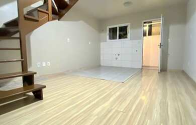 Imagem: A casa possui 2 Dormitórios, 1 Banheiro, 1 Vaga na garagem