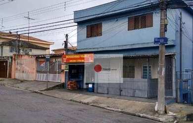 Imagem: A casa possui 4 Dormitórios, 4 Banheiros, 450m² de Área e