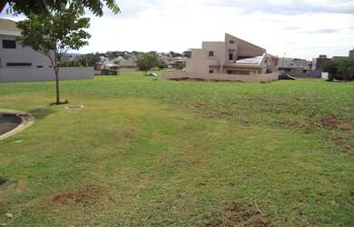 Imagem: O terreno possui 866m² de Área e está localizado em Jardim