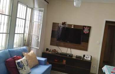 Imagem: A casa possui 3 Dormitórios, 2 Banheiros, 2 Vagas na garagem