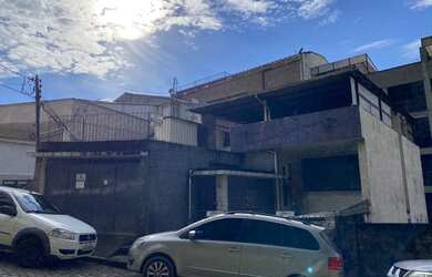 Imagem: A casa possui 4 Dormitórios, 4 Banheiros, 1 Vaga na garagem