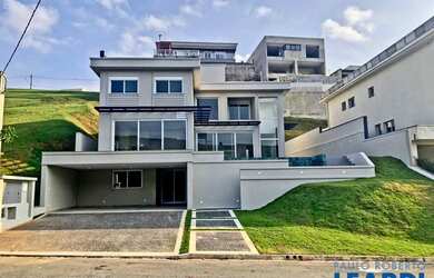 Imagem: A casa em condomínio possui 5 Dormitórios, 5 Banheiros, 4