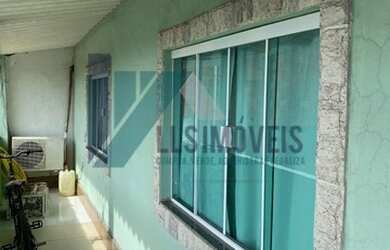 Imagem: A casa possui 2 Dormitórios, 1 Banheiro, 2 Vagas na garagem