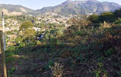 Imagem: O terreno possui 465m² de Área e está localizado em Cônego