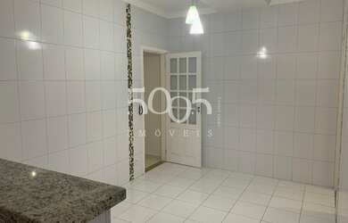 Imagem: A casa possui 2 Dormitórios, 3 Banheiros, 2 Vagas na garagem