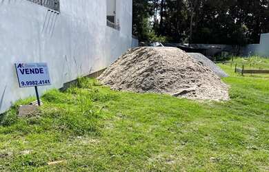 Imagem: O terreno está localizado em Laranjal, Pelotas à venda por