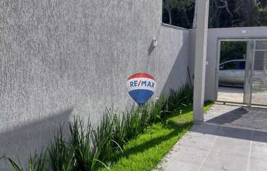 Imagem: A casa possui 3 Dormitórios, 2 Banheiros, 2 Vagas na garagem