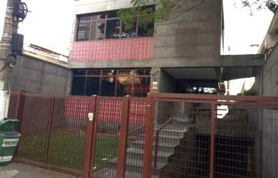 Imagem: O depósito possui 5 Vagas na garagem, 575m² de Área e está