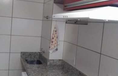 Imagem: O apartamento possui 2 Dormitórios, 1 Banheiro, 1 Vaga na garagem