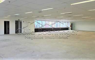 Imagem: O depósito possui 5 Vagas na garagem, 578m² de Área e está