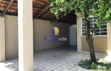 Imagem: A casa possui 2 Dormitórios, 1 Banheiro, 2 Vagas na garagem