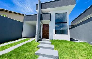 Imagem: A casa possui 2 Dormitórios, 1 Banheiro, 2 Vagas na garagem