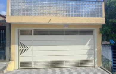 Imagem: A casa possui 2 Dormitórios, 2 Banheiros e 2 Vagas na garagem