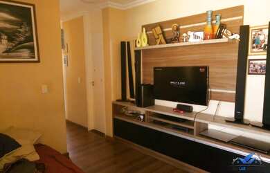 Imagem: O apartamento possui 3 Dormitórios, 1 Banheiro, 2 Vagas na