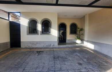 Imagem: O apartamento possui 2 Dormitórios, 1 Banheiro, 2 Vagas na