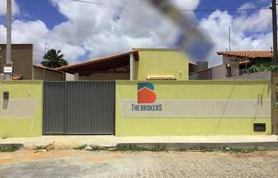 Imagem: A casa possui 2 Dormitórios, 2 Banheiros, 2 Vagas na garagem