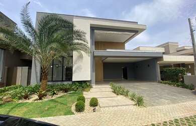 Imagem: A casa em condomínio possui 4 Dormitórios, 5 Banheiros, 4