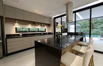 Imagem 7: Sobrado novo para venda na Riviera de São Lourenço 5 suítes