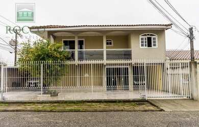 Imagem: A casa possui 3 Dormitórios, 4 Banheiros, 4 Vagas na garagem