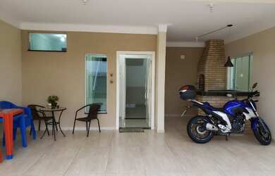 Imagem: A casa em condomínio possui 3 Dormitórios, 2 Banheiros, 2