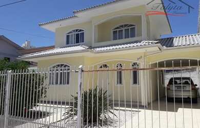 Imagem: A casa possui 2 Dormitórios, 2 Banheiros, 1 Vaga na garagem