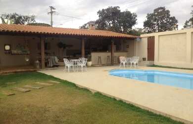 Imagem: A casa possui 3 Dormitórios, 3 Banheiros, 3 Vagas na garagem