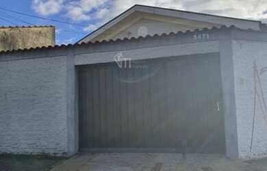 Imagem: A casa possui 2 Dormitórios, 1 Banheiro, 2 Vagas na garagem