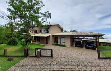 Imagem: A casa em condomínio possui 5 Dormitórios, 5 Banheiros, 5