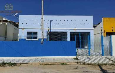 Imagem: A casa possui 4 Dormitórios, 3 Banheiros, 2 Vagas na garagem