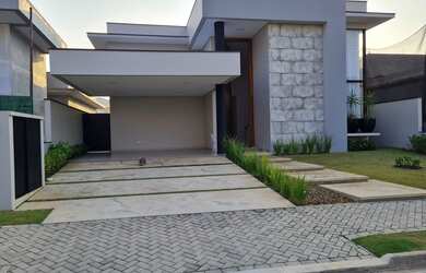 Imagem: A casa em condomínio possui 3 Dormitórios, 4 Banheiros, 4