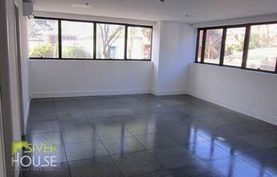 Imagem: O depósito possui 1 Vaga na garagem, 49m² de Área e está