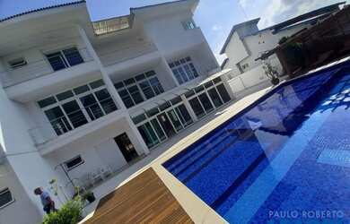 Imagem: A casa em condomínio possui 5 Dormitórios, 5 Banheiros, 860m²