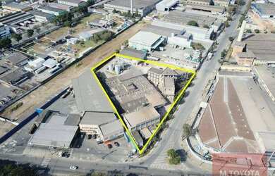 Imagem: O depósito possui 5 Vagas na garagem, 3.509m² de Área e