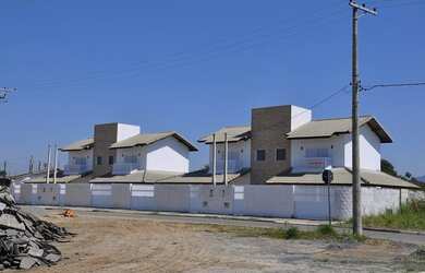 Imagem: A casa possui 2 Dormitórios, 2 Banheiros, 3 Vagas na garagem