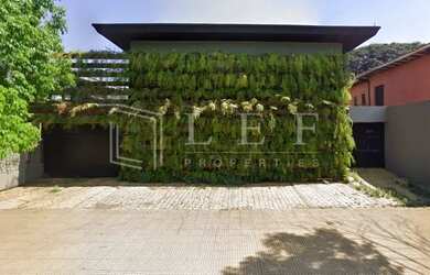 Imagem: O depósito possui 5 Vagas na garagem e 505m² de Área e está