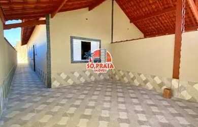 Imagem: A casa possui 2 Dormitórios, 2 Banheiros, 2 Vagas na garagem