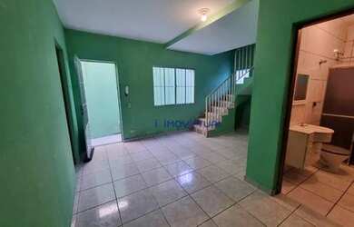 Imagem: A casa possui 3 Dormitórios, 2 Banheiros, 1 Vaga na garagem