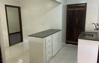 Imagem: A casa possui 3 Dormitórios, 2 Banheiros, 2 Vagas na garagem