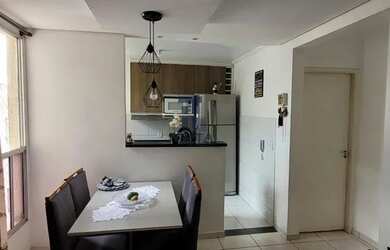 Imagem: O apartamento possui 2 Dormitórios, 1 Banheiro, 1 Vaga na garagem