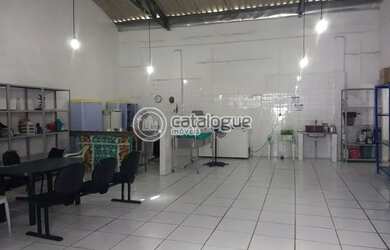 Imagem: O depósito possui 4 Vagas na garagem, 1.043m² de Área e