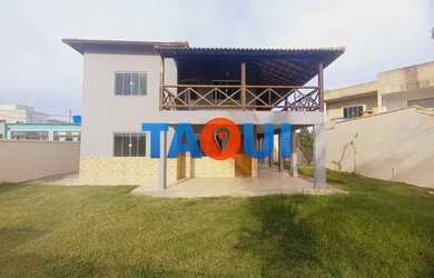 Imagem: A casa possui 4 Dormitórios, 4 Banheiros, 5 Vagas na garagem